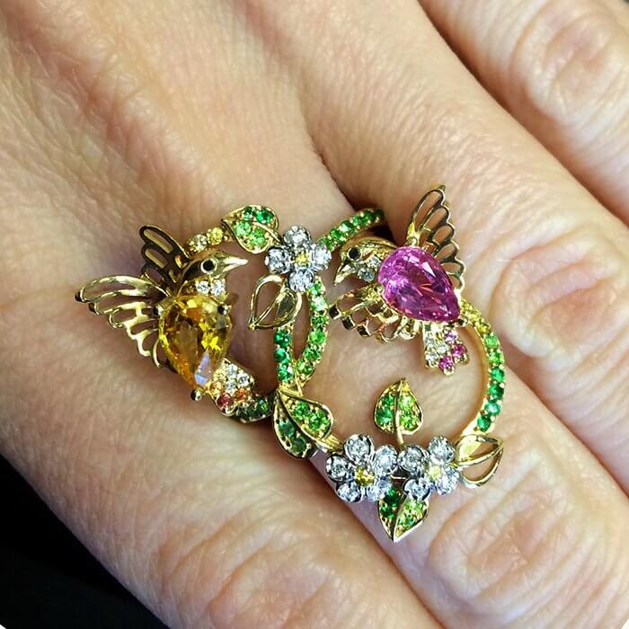 Кольцо Птицы с цветными камнями и бриллиантами в желтом золоте 750 пробы, фото № 2