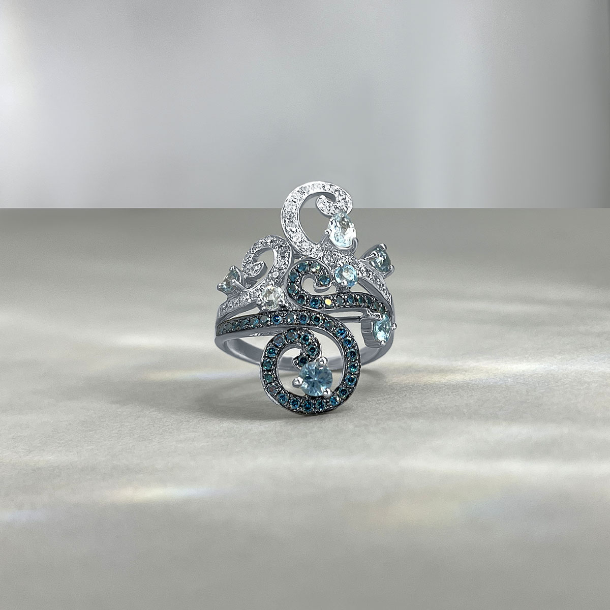 Кольцо с топазом, бриллиантами из белого золота 585 пробы, фото № 2
