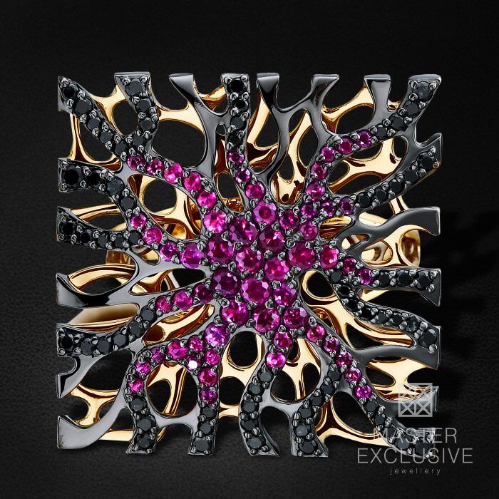 Кольцо с рубином, бриллиантами, ониксом из желтого золота 750 пробы, фото № 2