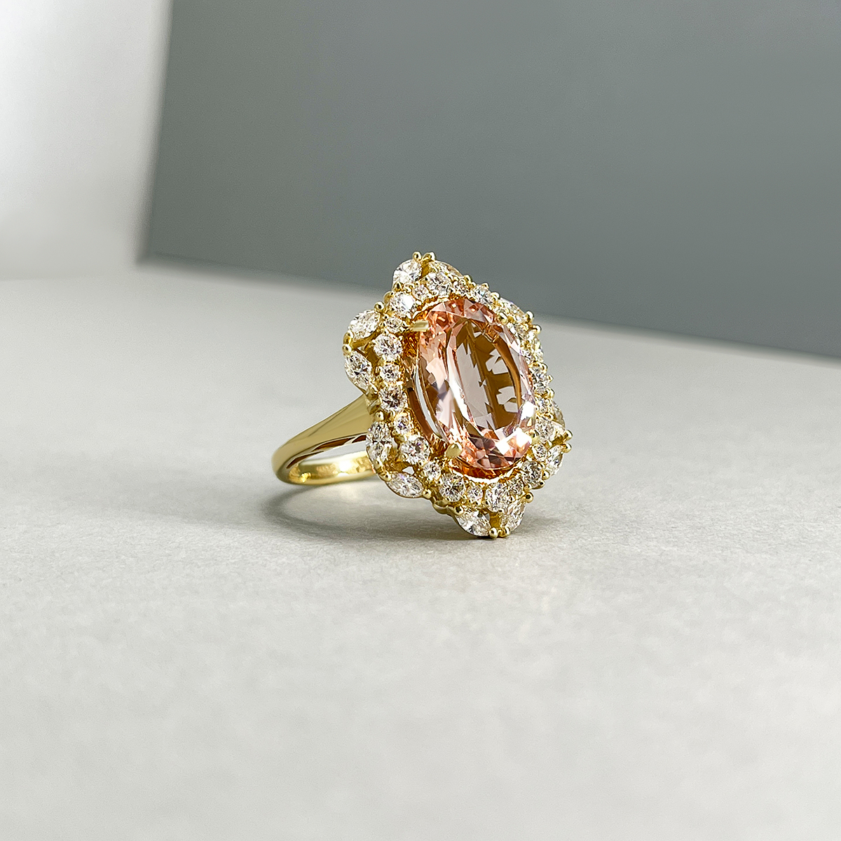 Кольцо с морганитом, бриллиантами из желтого золота 585 пробы, фото № 3