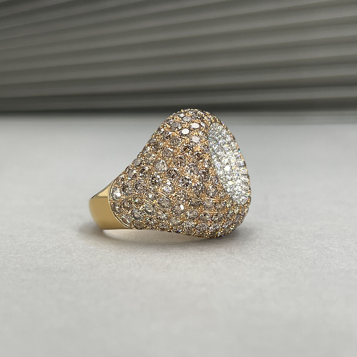 Кольцо от немецкого ювелирного дома STENZHORN с россыпью белых и коньячных бриллиантов из желтого золота 750, фото № 3