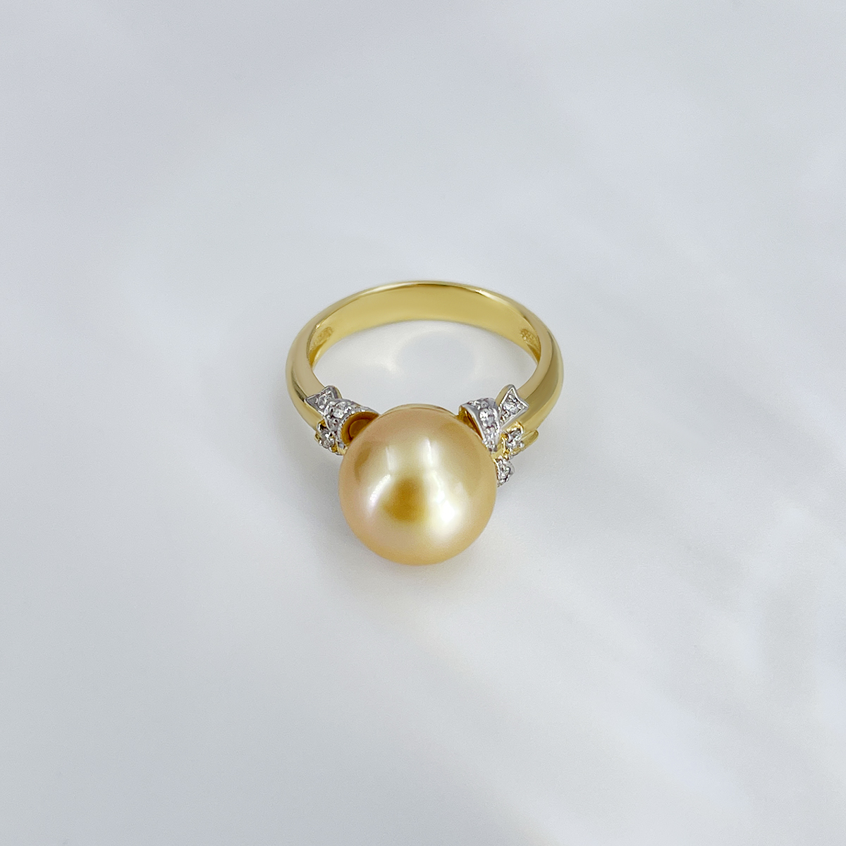 Кольцо с жемчугом, бриллиантами из желтого золота 585 пробы, фото № 2