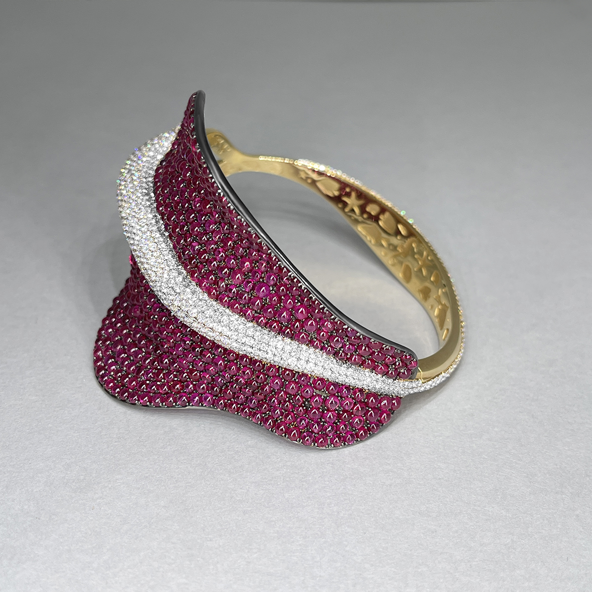 Браслет Скат с рубинами и бриллиантами в желтом золоте 750 пробы, фото № 3